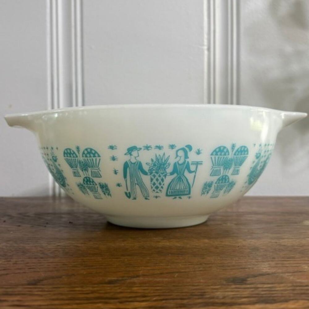 PYREX Amish Butterprint Turquoise on White Cinderalla Bowl 443 | 2.5 qt